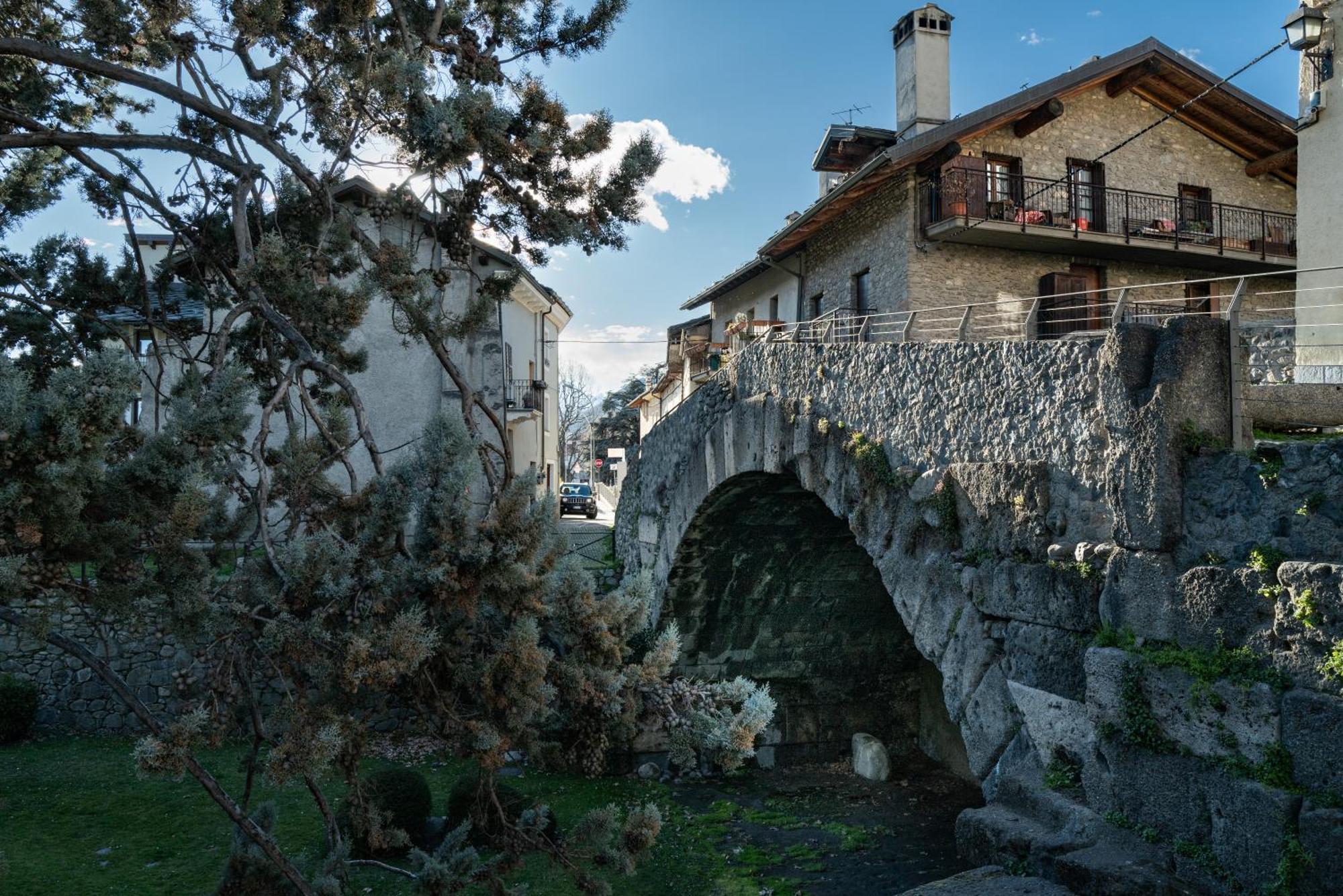 Alpine Apartment Aosta Exterior foto